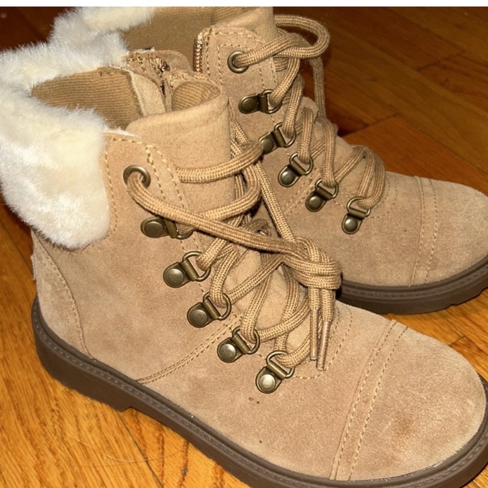 Kids Ugg Azell Hiker Weather lace up boots